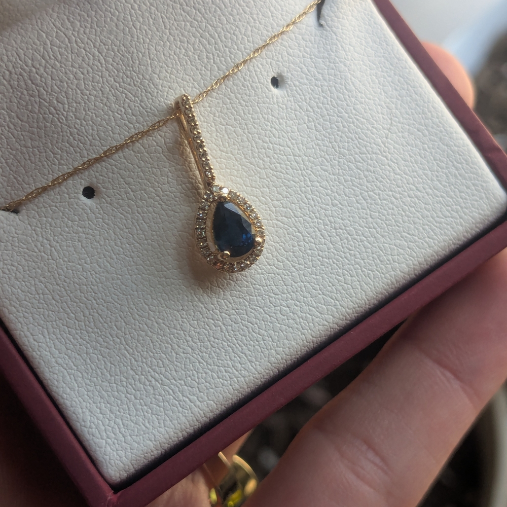 Elegant Gold and Blue Pendant Necklace